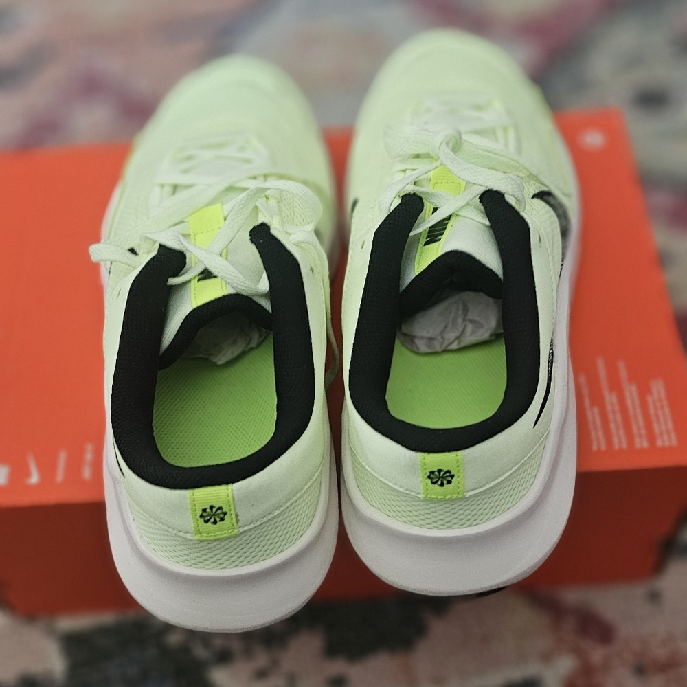 New Nike Legend Essential 3 Men Run Size 11.5 C27 - Picture 4 of 6